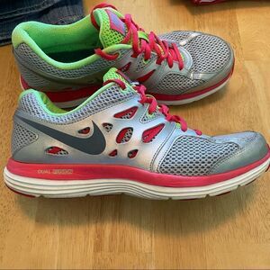 Nike Dual Fusion Silver shoes size 8.5 women’s